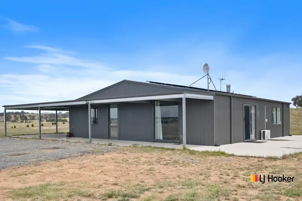 Fabulous Off Grid Rural Living With Room for A Horse