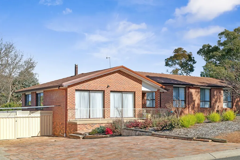 48 Cossington Smith Crescent, Lyneham, ACT 2602