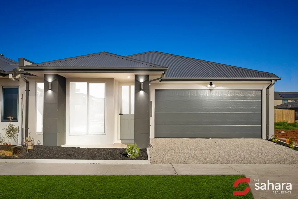 Tarneit 4Zimmer Modern Family Luxury in Premium Alamora Estate  - Double Master|Double Living | Turnkey Perfection ! FHOG FOR FIRST HOME BUYER