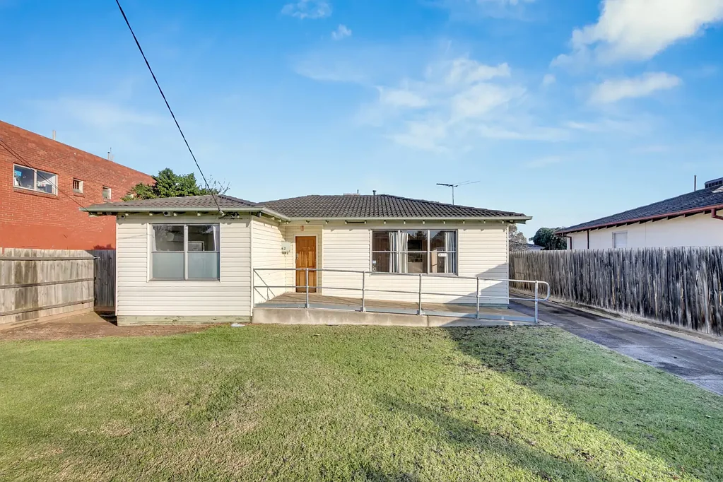 3 BEDROOM HOME FOR RENT IN LAVERTON!