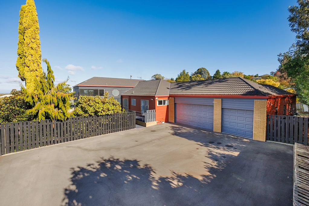 Feilding 4બેડરૂમ Expansive and private