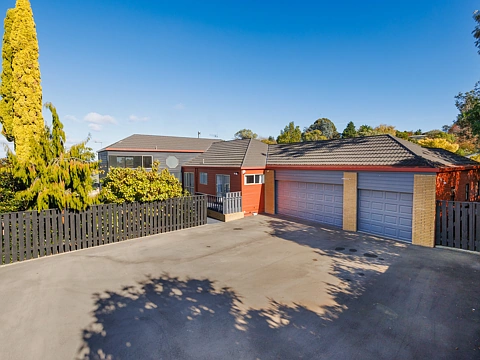 Feilding 4房  Expansive and private