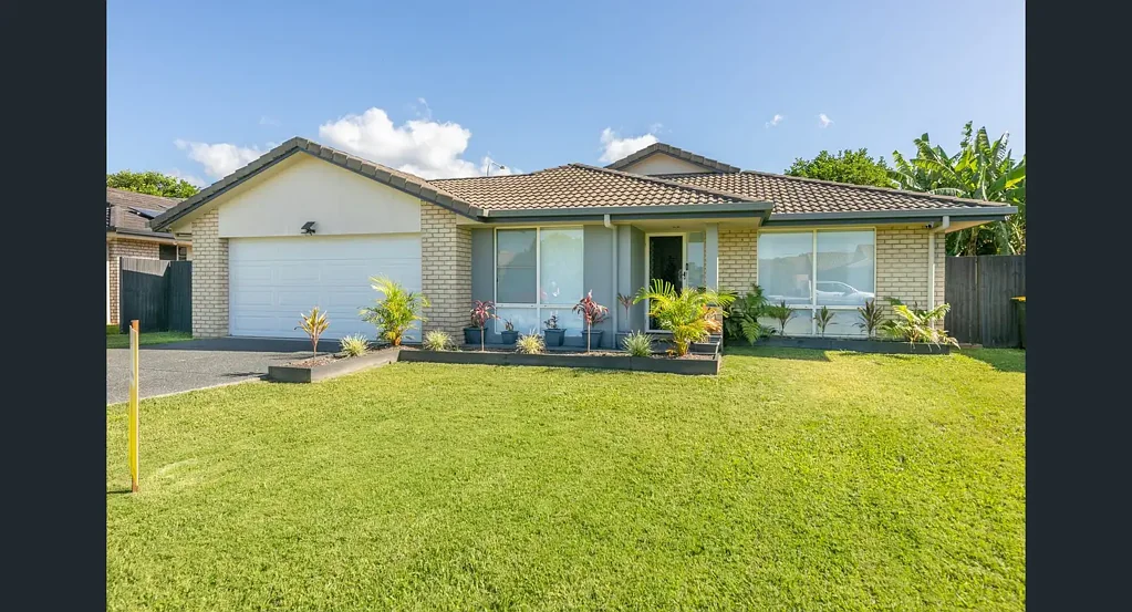 Spacious 4-Bed Family Haven with Multiple Living Areas & Alfresco