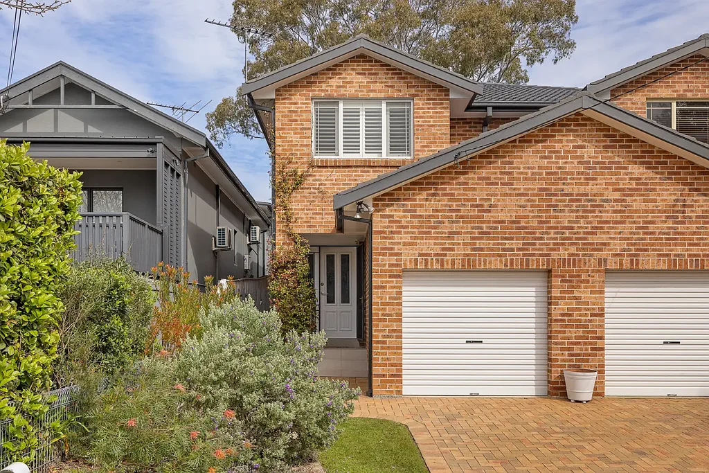 Gladesville 3Zimmer Modern family residence with green backyard escape