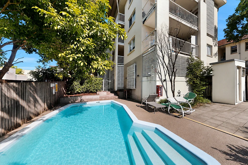 UNFURNISHED | SPACIOUS 3 BEDROOM APARTMENT IN NEW FARM