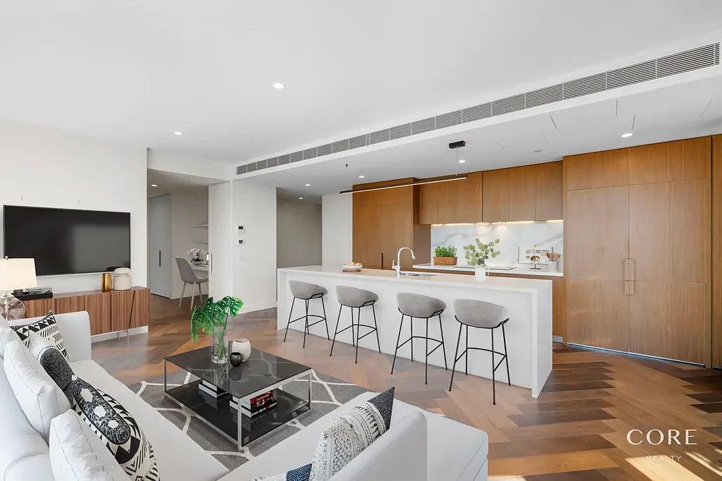 Melbourne 3房 St Kilda Road 地段  三卧公寓  开放式设计  设计师厨房  高端电器  落地窗采光  主卧带卫  现代浴室  双车位  度假村设施  无边泳池  健身房  礼宾服务 Luxury Living with Panoramic Views