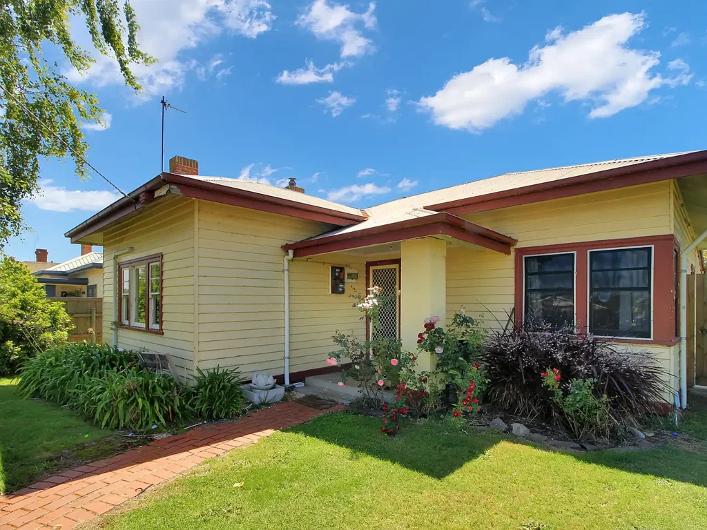 Bairnsdale 3部屋 CHARACTER HOME ON A PRIME CORNER LOT - ENDLESS POTENTIAL