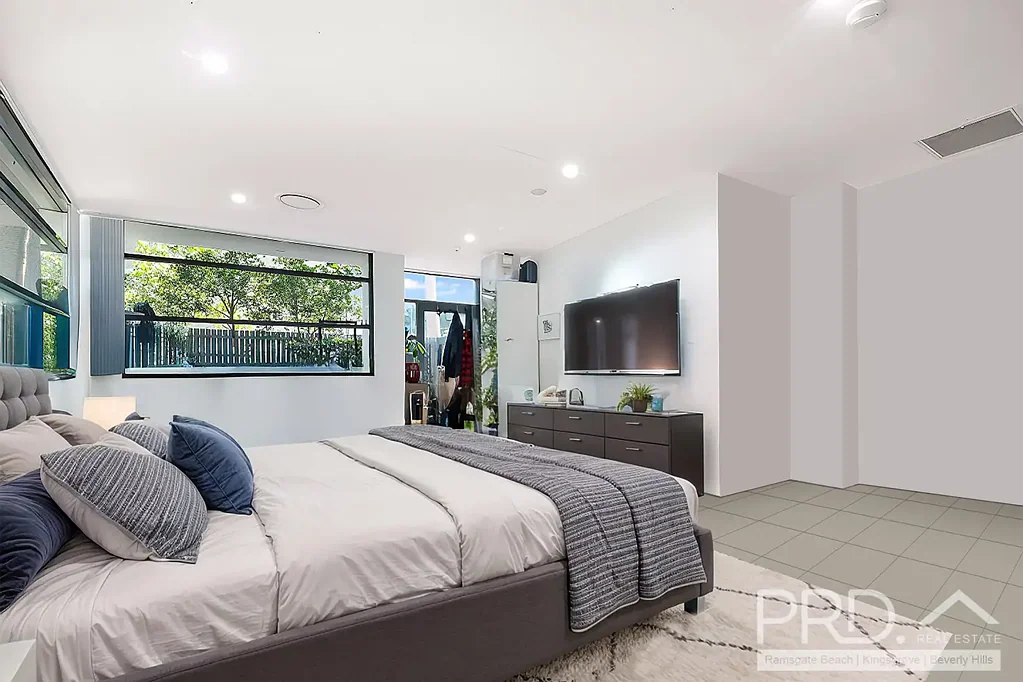 Gladesville 1 Bedroom HUGE 139SQM ( 109SQM INTERNAL ) TWO SELF-CONTAINED LEVELS WITH TWO SEPARATE ENTRIES IN THE HEART OF GLADESVILLE