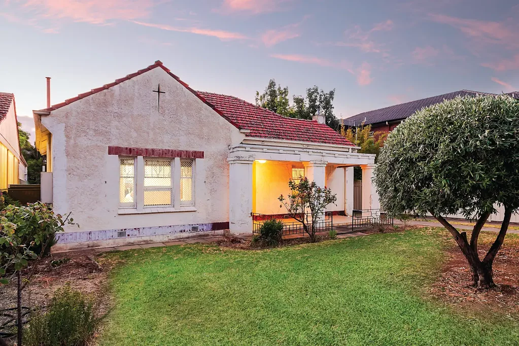 Collinswood 3 Slaapkamer Generous Block with Exciting Possibilities