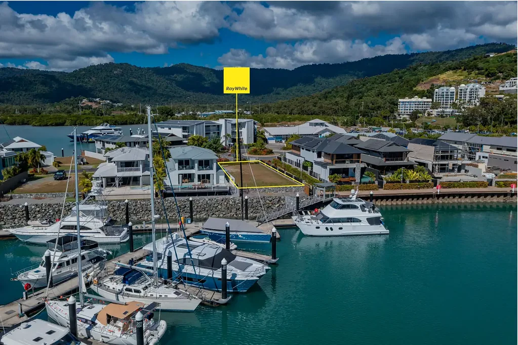 Airlie Beach  North Facing Waterfront Gem