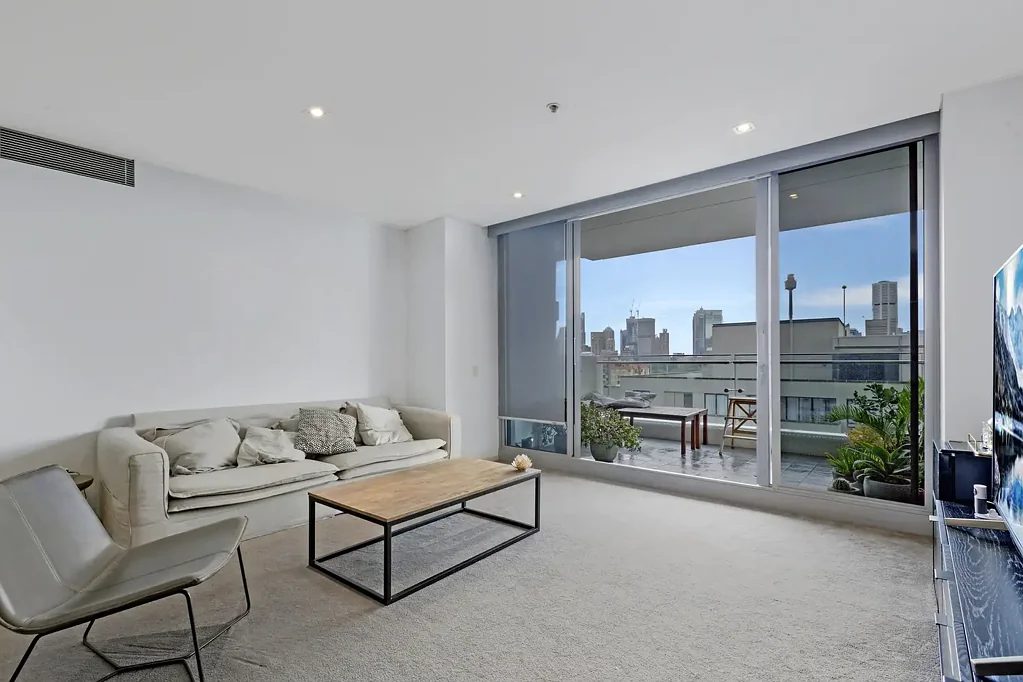 Two Bedroom Apartment with Harbour Bridge Views in the Luxurious "Ikon" Building
