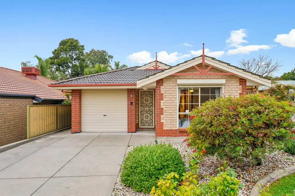 Aberfoyle Park 3房  Charming Corner Block Home in Peaceful Aberfoyle Park