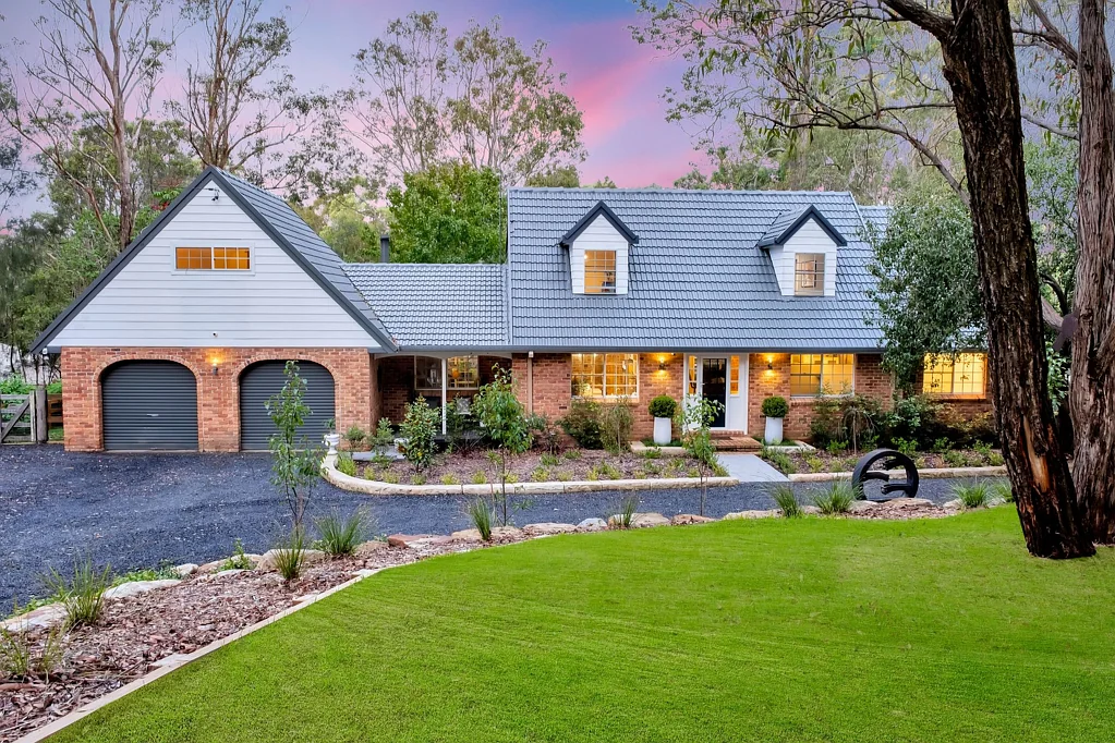 Jilliby Enchanting family escape
