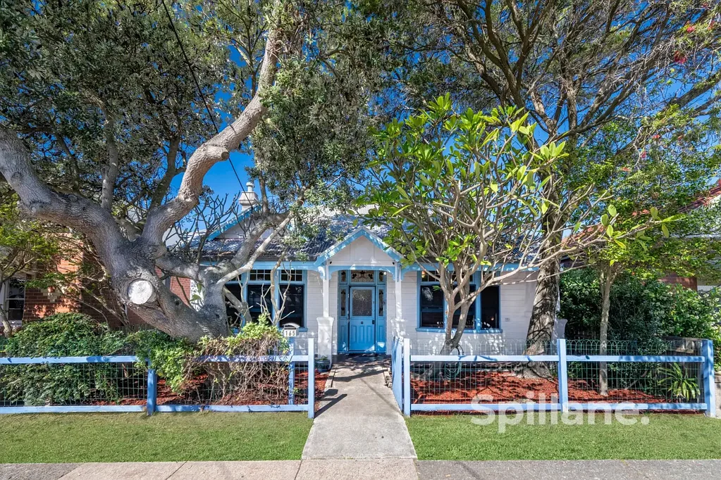 Hamilton 4Kwarto A Versatile Home with Character and Charm
