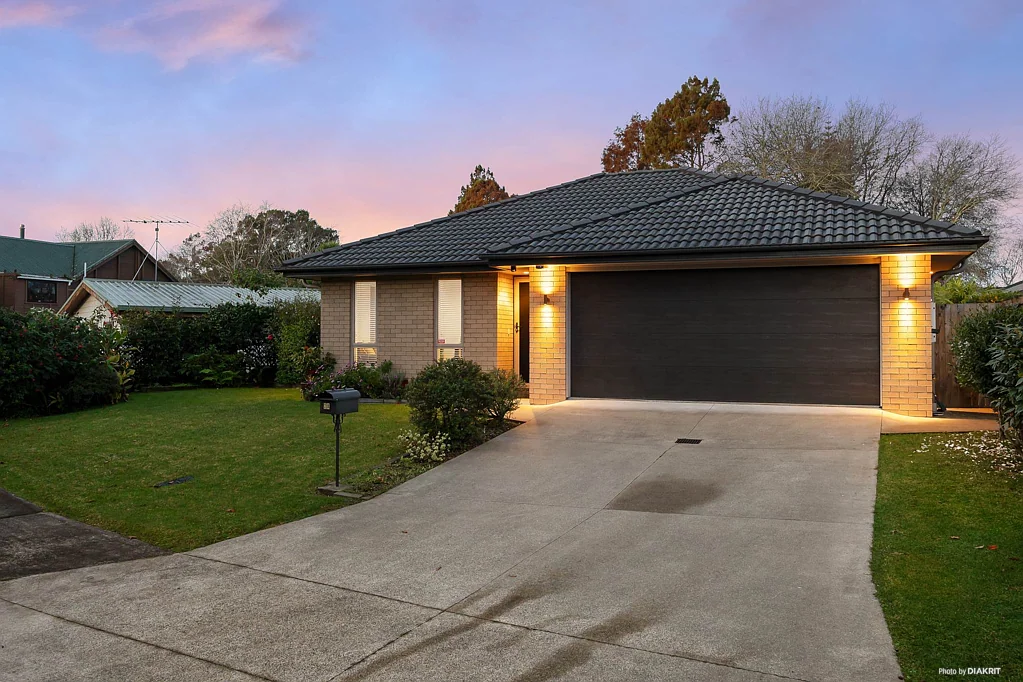 Pukekohe 3침실 Central Living with Comfort and Charm