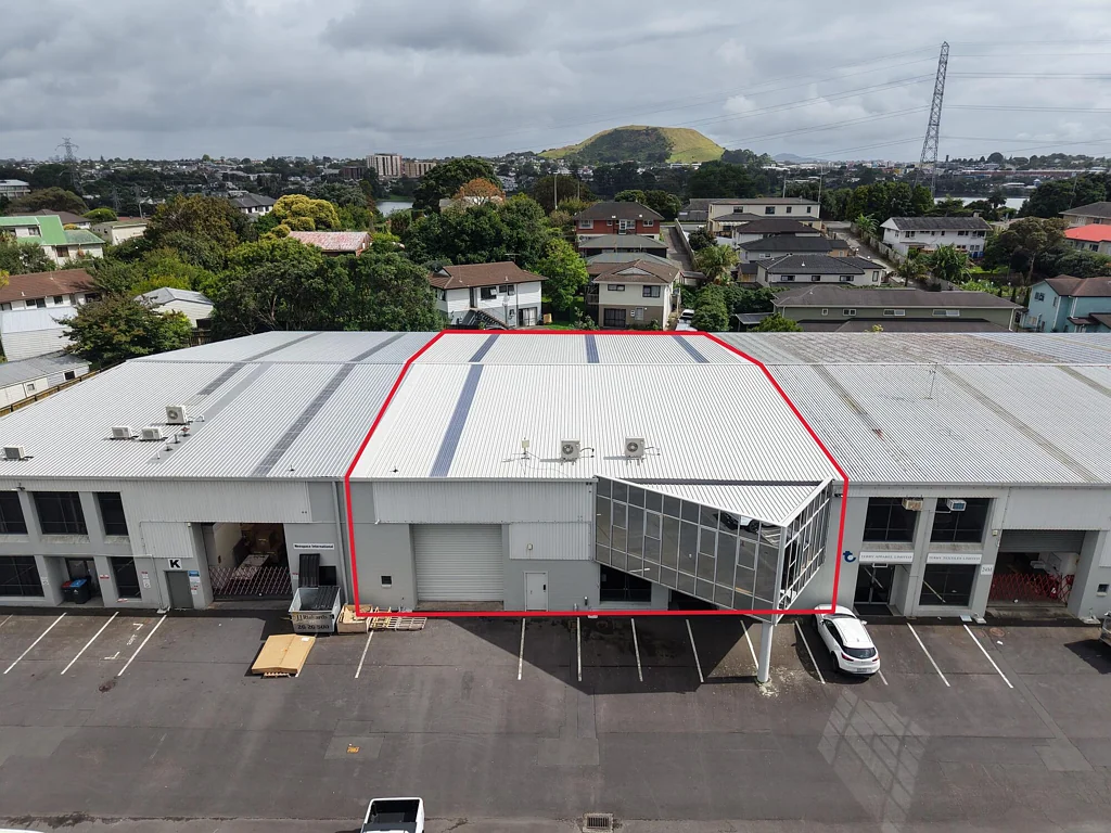 Mount Wellington Versatile high stud warehouse plus 14 carparks