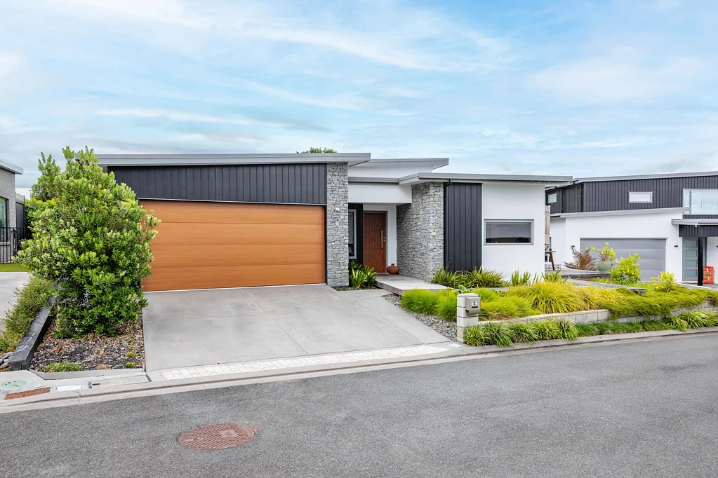Cambridge 3房  Secure, Low‑Maintenance Living Made Simple