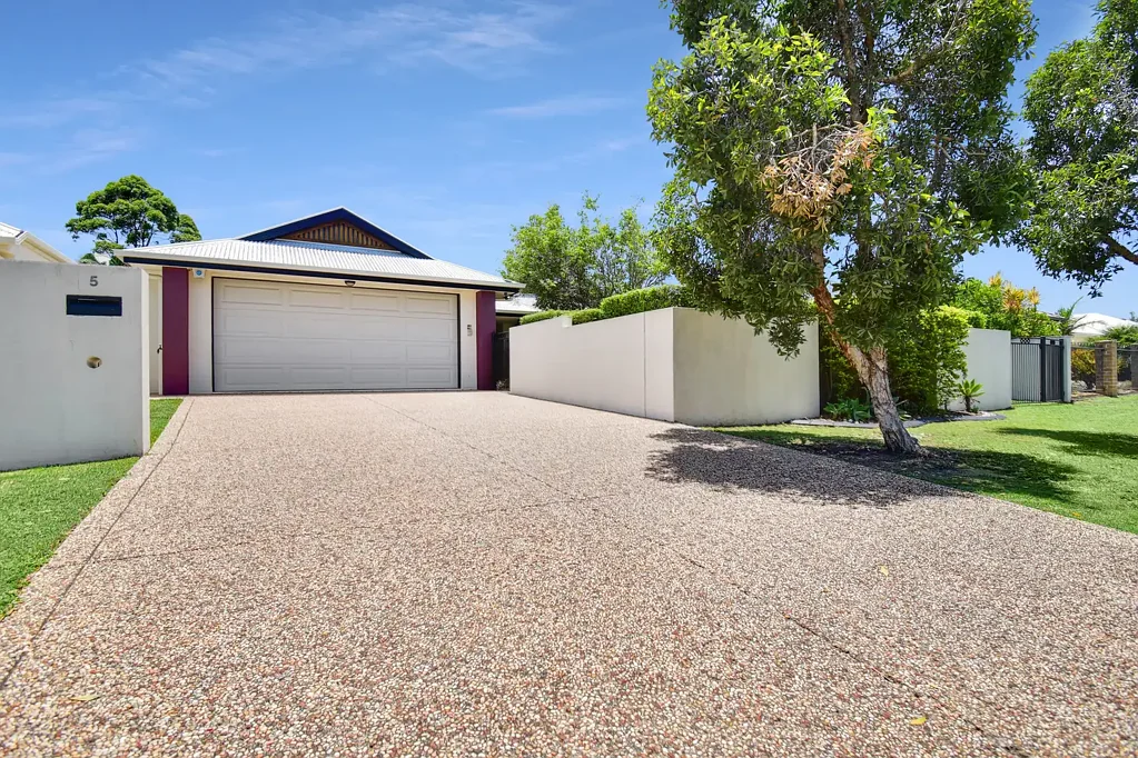 Spacious family home, with fully fenced block!