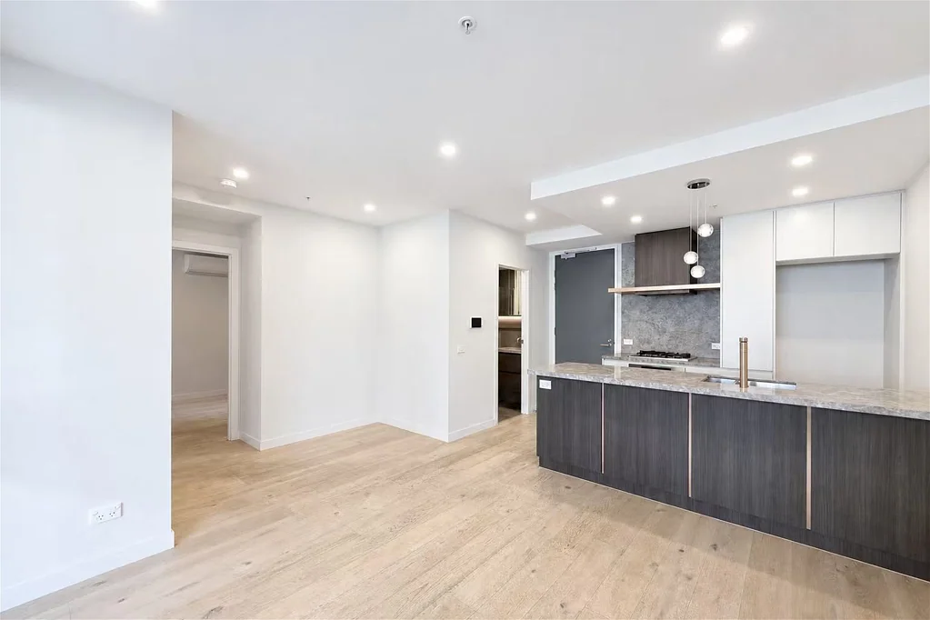 Two bedroom apartment with optimal convenience in Caulfield North