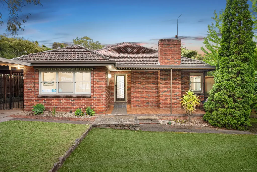 1/2 Halls Parade, Mitcham, VIC 3132