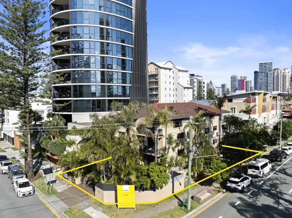 Broadbeach 13房  DEVELOPMENT APPROVED SITE - 23 BLUE CHIP SKY HOMES