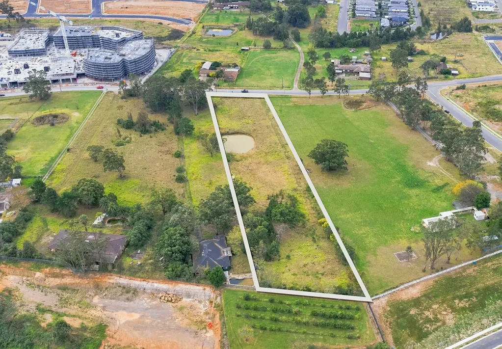 Box Hill PROMINENT DEVELOPMENT OPPORTUNITY | 13 MASON ROAD, BOX HILL