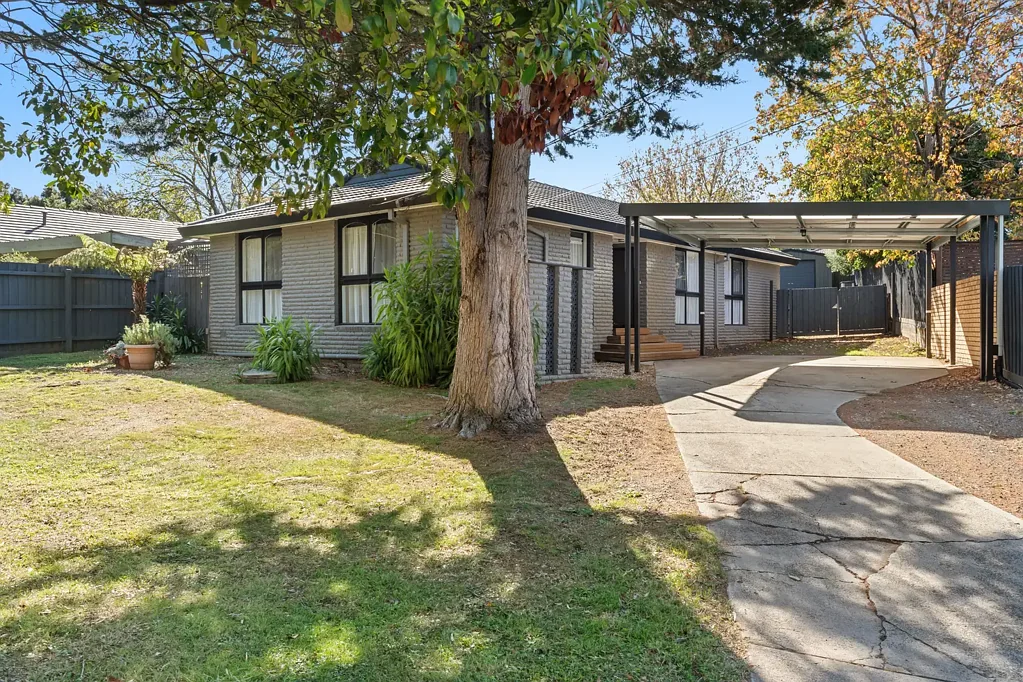 17 Arkarra Court, Mooroolbark, VIC 3138