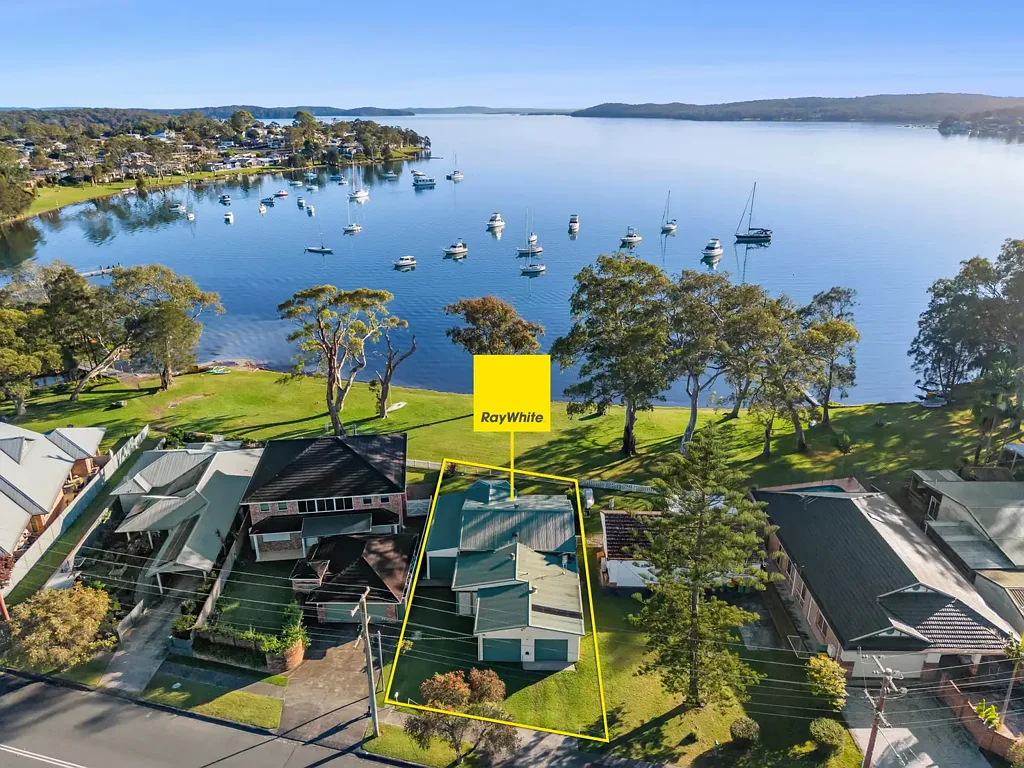 Gwandalan 2 Bedroom Northeast-Facing Waterfront Reserve with Uninterrupted Lake Views