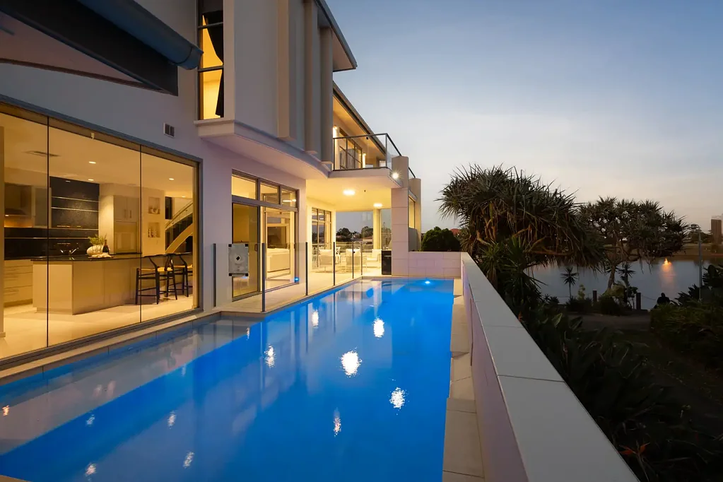 Parrearra 4ਬੈੱਡਰੂਮ Luxury North-East Facing Waterfront on Prestigious Kawana Island