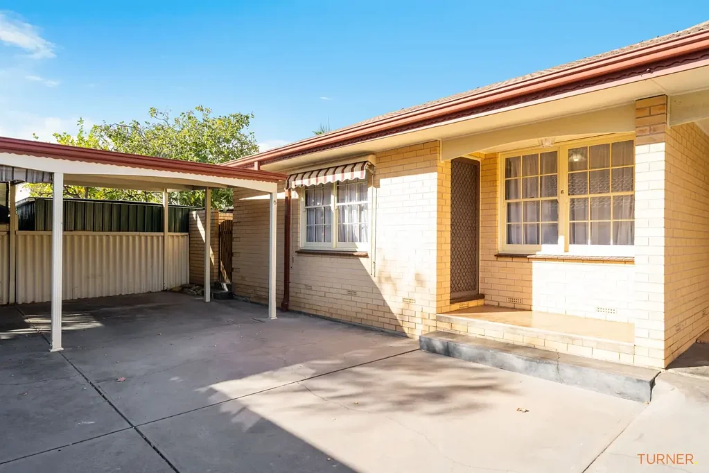 Comfortable Two-Bedroom Unit with private courtyard