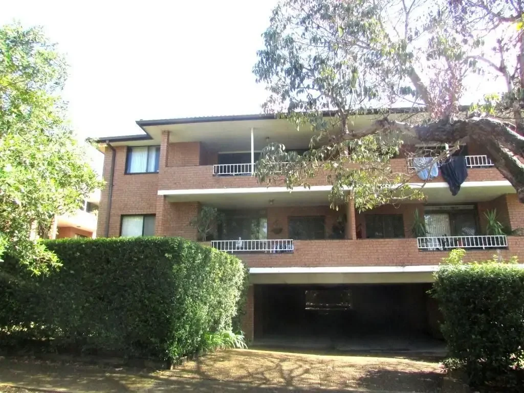Spacious 2 Bedroom  Security Apartment with garage