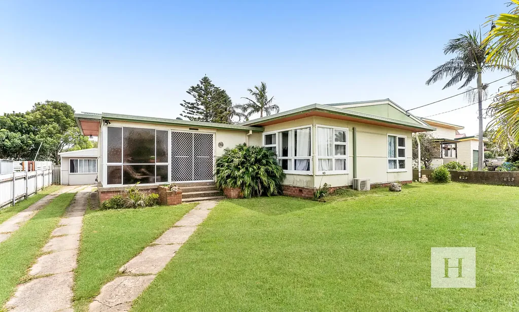 Gorokan 5ห้องนอน Dual Living Investment Opportunity with Two Fully Self Contained Homes