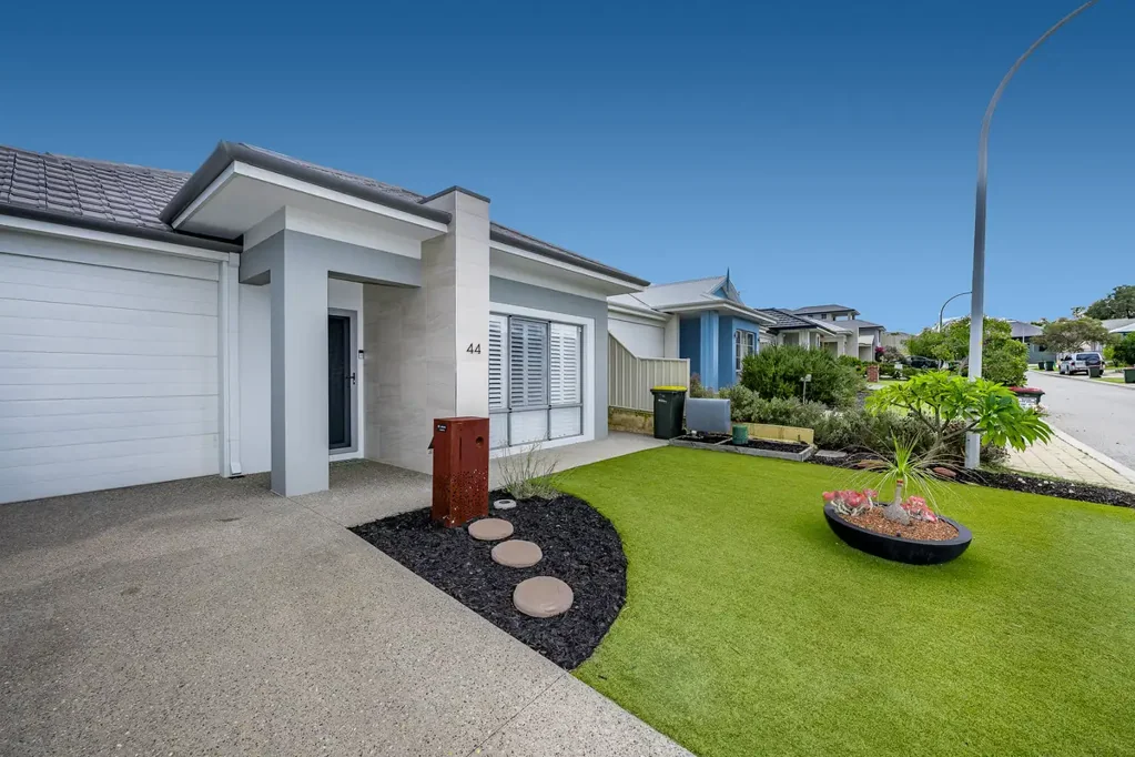Craigie 4 Bedroom Stunning 4x2 Family Home Opposite Otago Park – The Vive Estate, Craigie