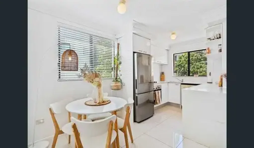 Broadbeach two bedroom, two bathroom and Two car parks unit (Min 11 weeks stay)