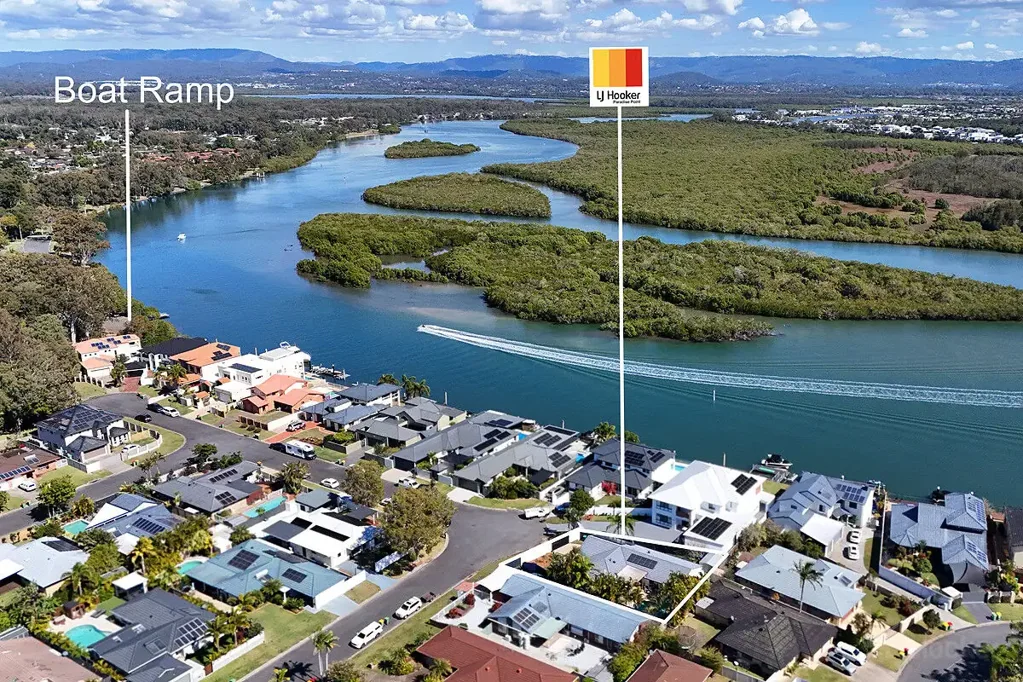 Paradise Point 4chambre Quiet Street Coastal Luxury in Paradise Point Fully renovated and perfectly positioned on Lakefield Crescent
