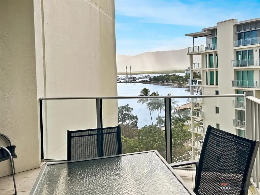 Cairns City 1 Slaapkamer Cairns CBD Waterfront apartment with carpark