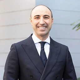 Mario Carbone