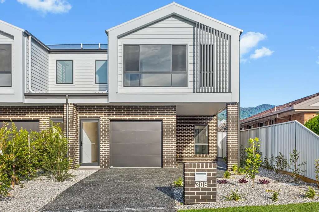 MODERN FAMILY EXCELLENCE IN A PRIME HORSLEY LOCATION