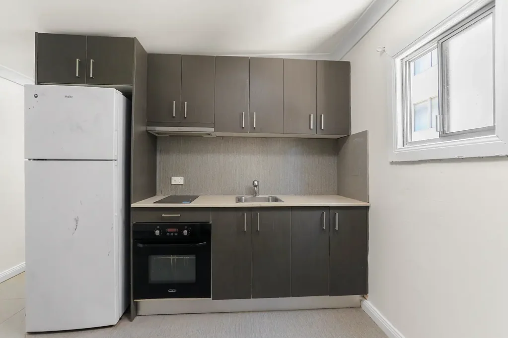 *** A Cosy One-Bedroom Unit at the Rear ***