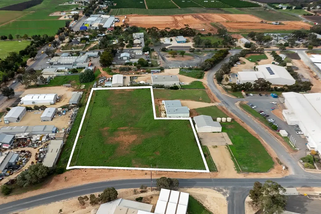 Loxton  Secure a Landmark Commercial Site