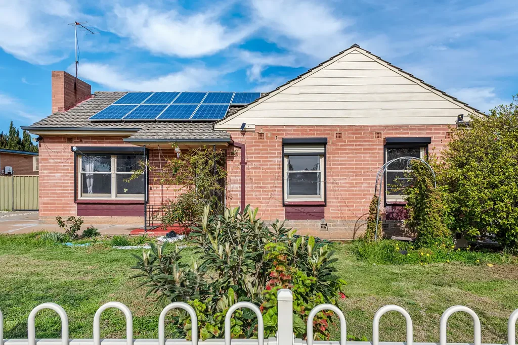 Elizabeth Park 3房  FANTASTIC | UPDATED 3-BEDROOM FAMILY HOME ON A GENEROUS 700m² ALLOTMENT (26.2m FRONTAGE)