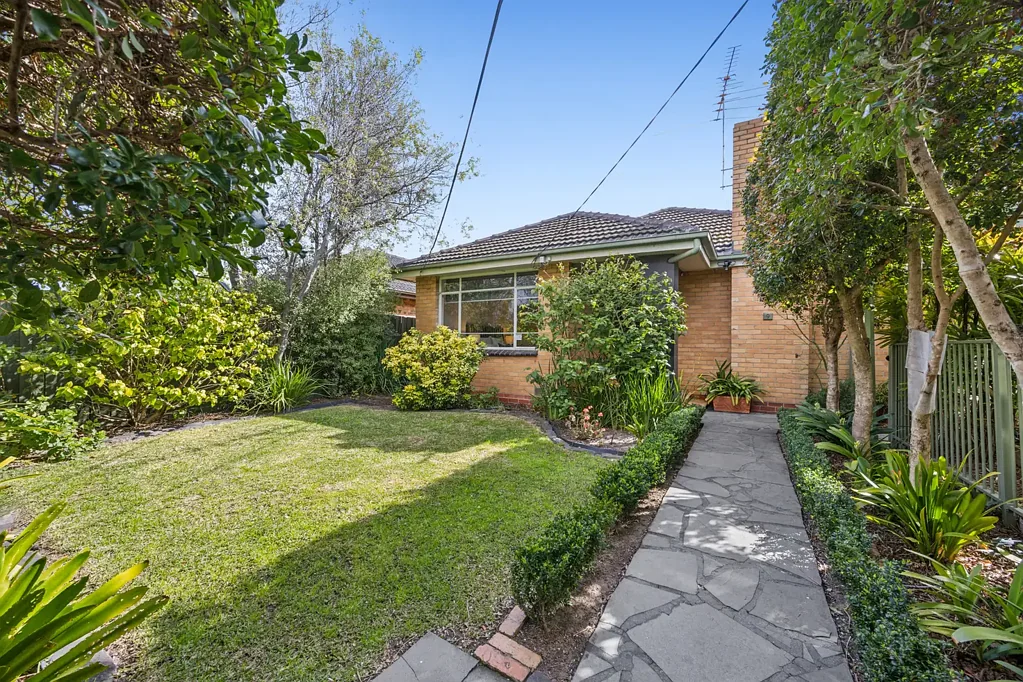 Bentleigh East 3कमरा Privacy, Light And Family Appeal