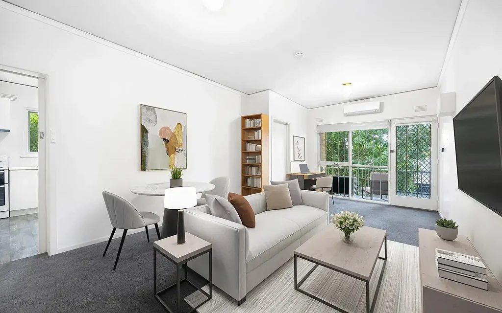 Hawthorn 1Kwarto 7.24% rental yield potential. Sunlit, stylish, set-back serenity. Company share title.