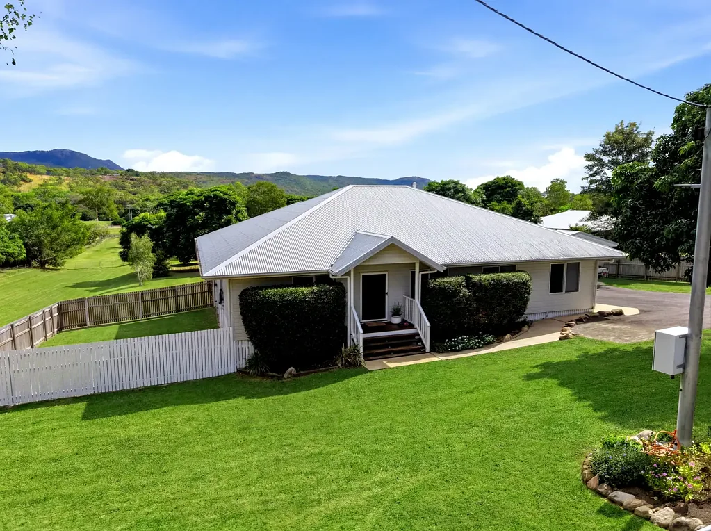 Alligator Creek 4房  Coastal Hamptons Elegance Meets Acreage Living