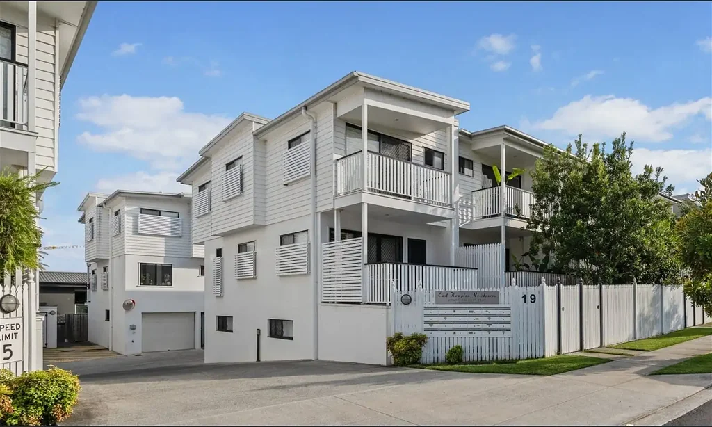 Mount Gravatt East 3Moenga Stylish & Spacious  Move In Ready Townhouse