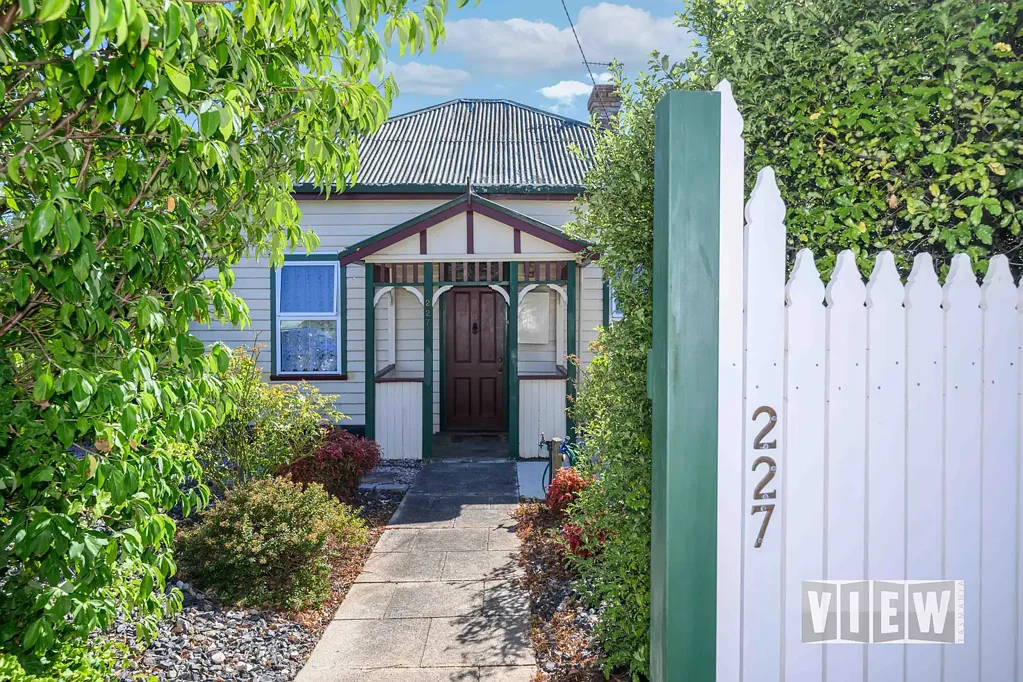 Latrobe 3chambre Charming 1890 Character Cottage – Perfect Investment or First Home