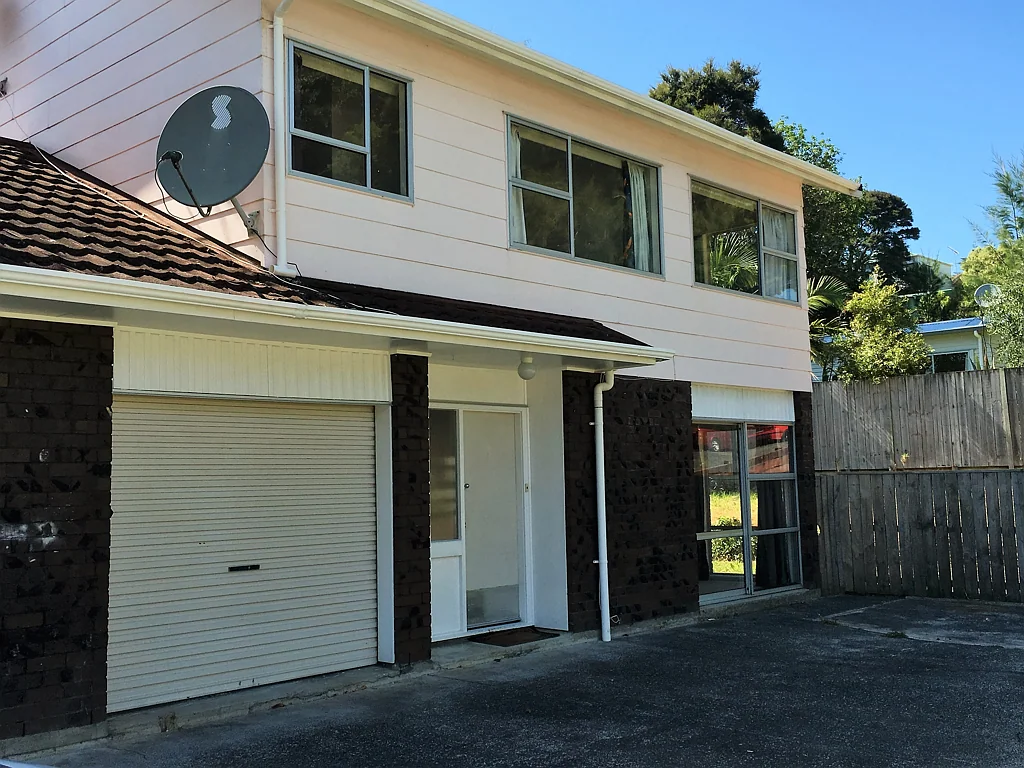 Spacious 3-Bedroom End-of-Terrace Home with Study, Garden & Internal-Access Garage