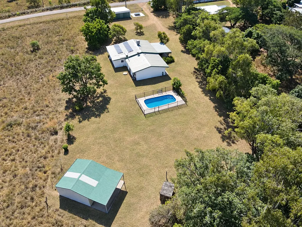 Southern Cross 5Zimmer Spacious Family Living on Expansive 4047m² – Exclusive Listing