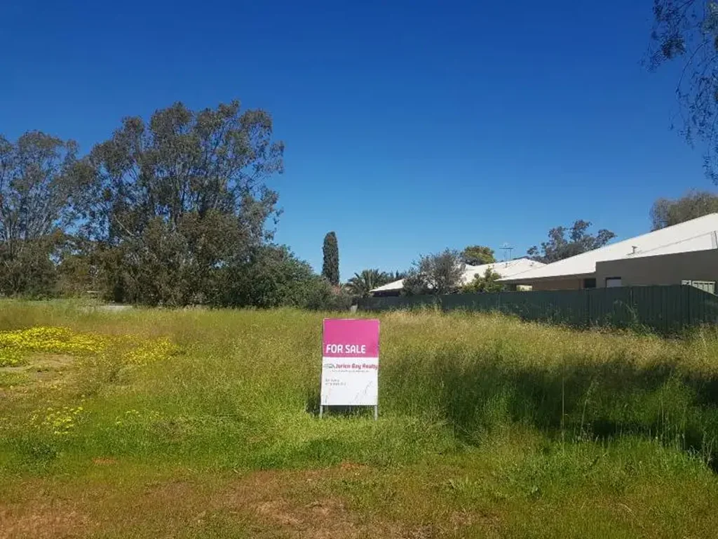 Moora  Large 1,012 SQM Block in town centre