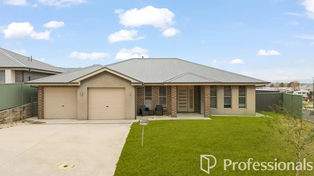 1 Knight Place, Llanarth, NSW 2795